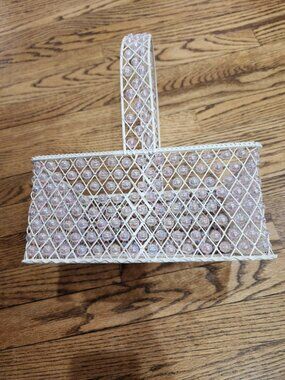 VTG White Wire Easter Basket with plastic iridescent beads Home Decor